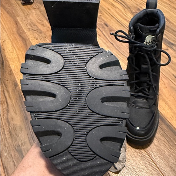 NWOT Sorel Black Women's Lace-Up Boots. Wore one time. Super comfy. - Picture 3 of 3